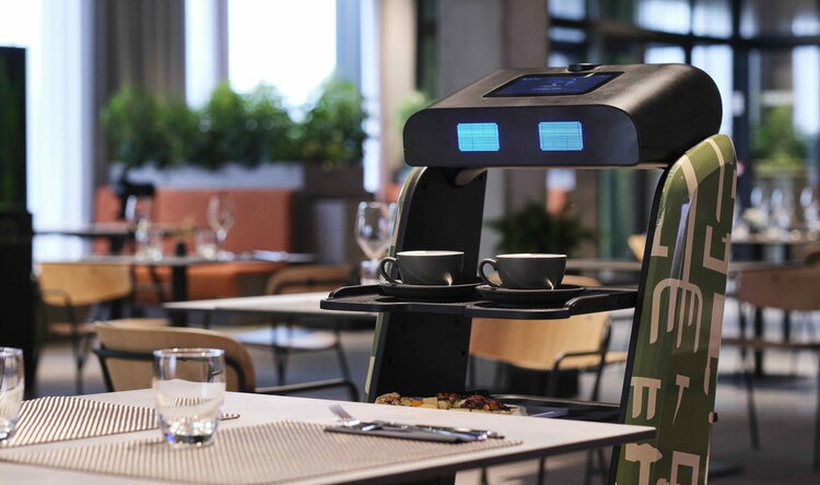 Tallinna linnapiiril asuvas restoranis töötab eesti keelt kõnelev robot